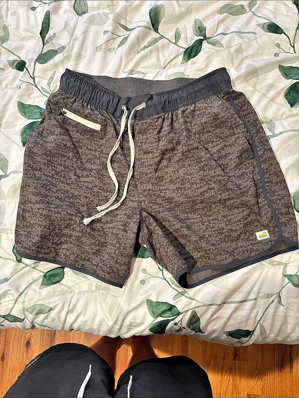Vuori Banks Short Men's Geometric Athletic 5” Shorts Size Medium